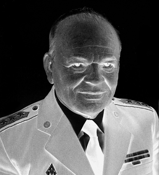 LEX MIHÁLY ny. ezredes 1926. május 2-án született Nagycenken. 1950. szeptember 24-én főhadnagyként került hivatásos állományba, 1969. november 7-én léptették elő ezredessé.