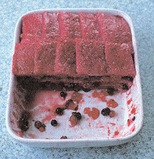 8 140-155_Desszertek.qxp 2009.08.11. 19:44 Page 155 Réteges nyári puding Anglia egyik legnagyszerûbb desszertje, valódi lakoma.