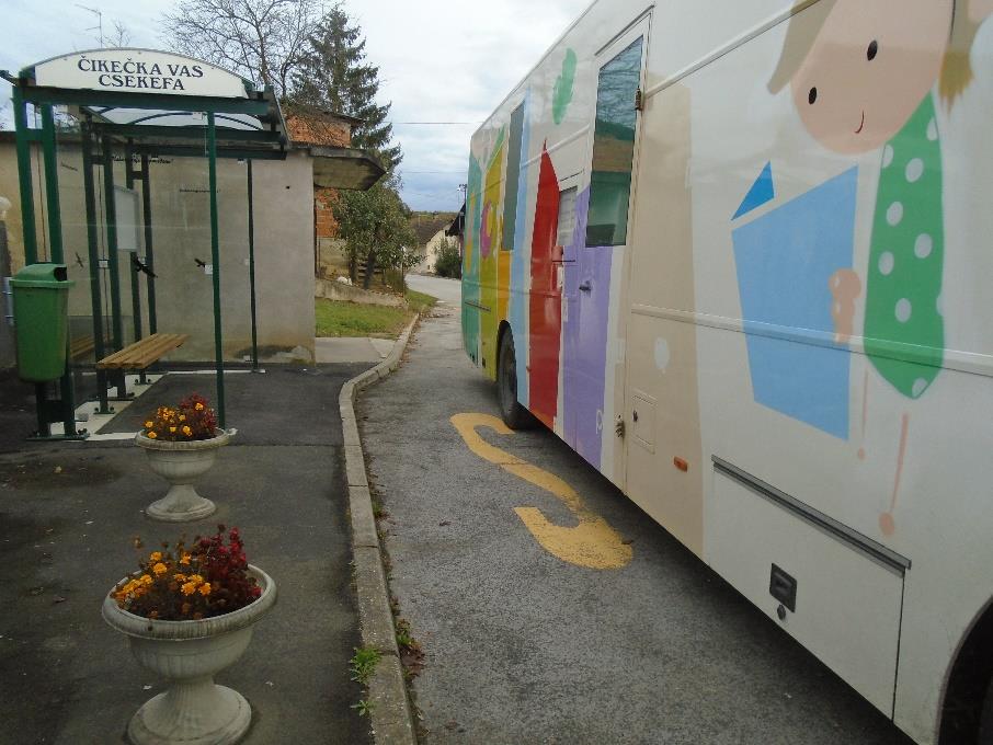 11 prog potujoče knjižnice Az utazó könyvtár 11 útvonala Bibliobus pokriva z vožnjami in izposojo 12 občin, na 11 progah Posebnost sta PORABSKA PROGA in MADŽARSKA PROGA Az utazó