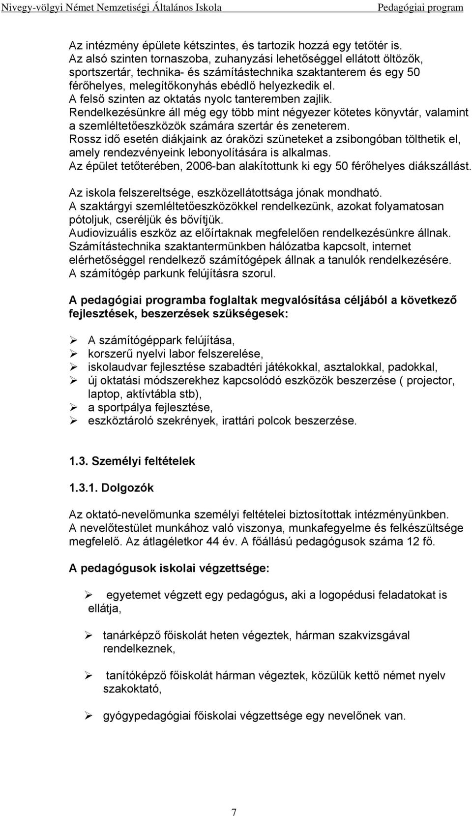 A felső szinten az oktatás nyolc tanteremben zajlik. Rendelkezésünkre áll még egy több mint négyezer kötetes könyvtár, valamint a szemléltetőeszközök számára szertár és zeneterem.