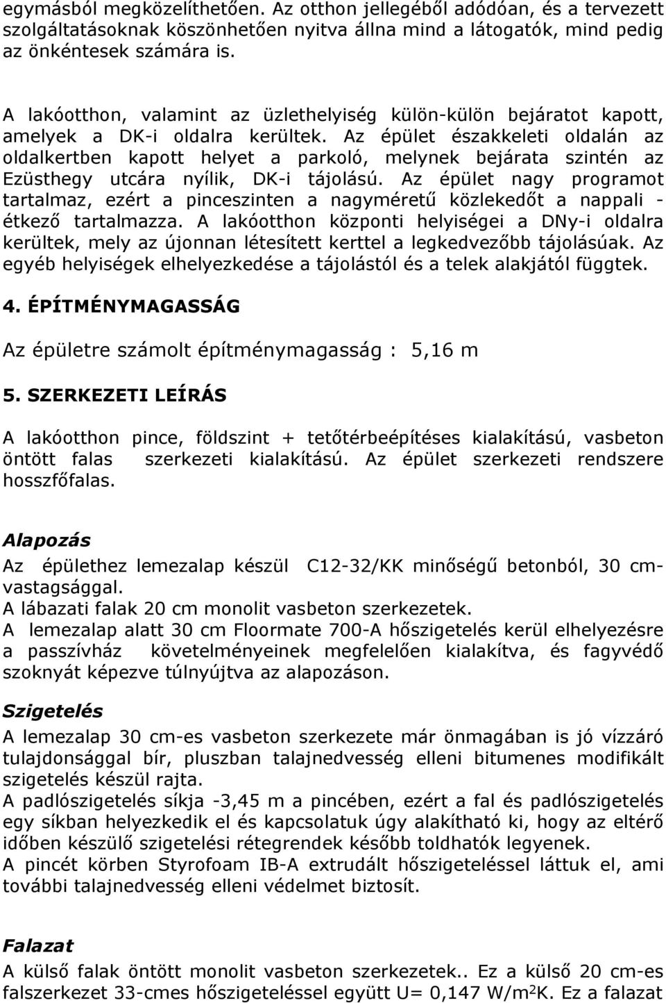 Az épület északkeleti oldalán az oldalkertben kapott helyet a parkoló, melynek bejárata szintén az Ezüsthegy utcára nyílik, DK-i tájolású.