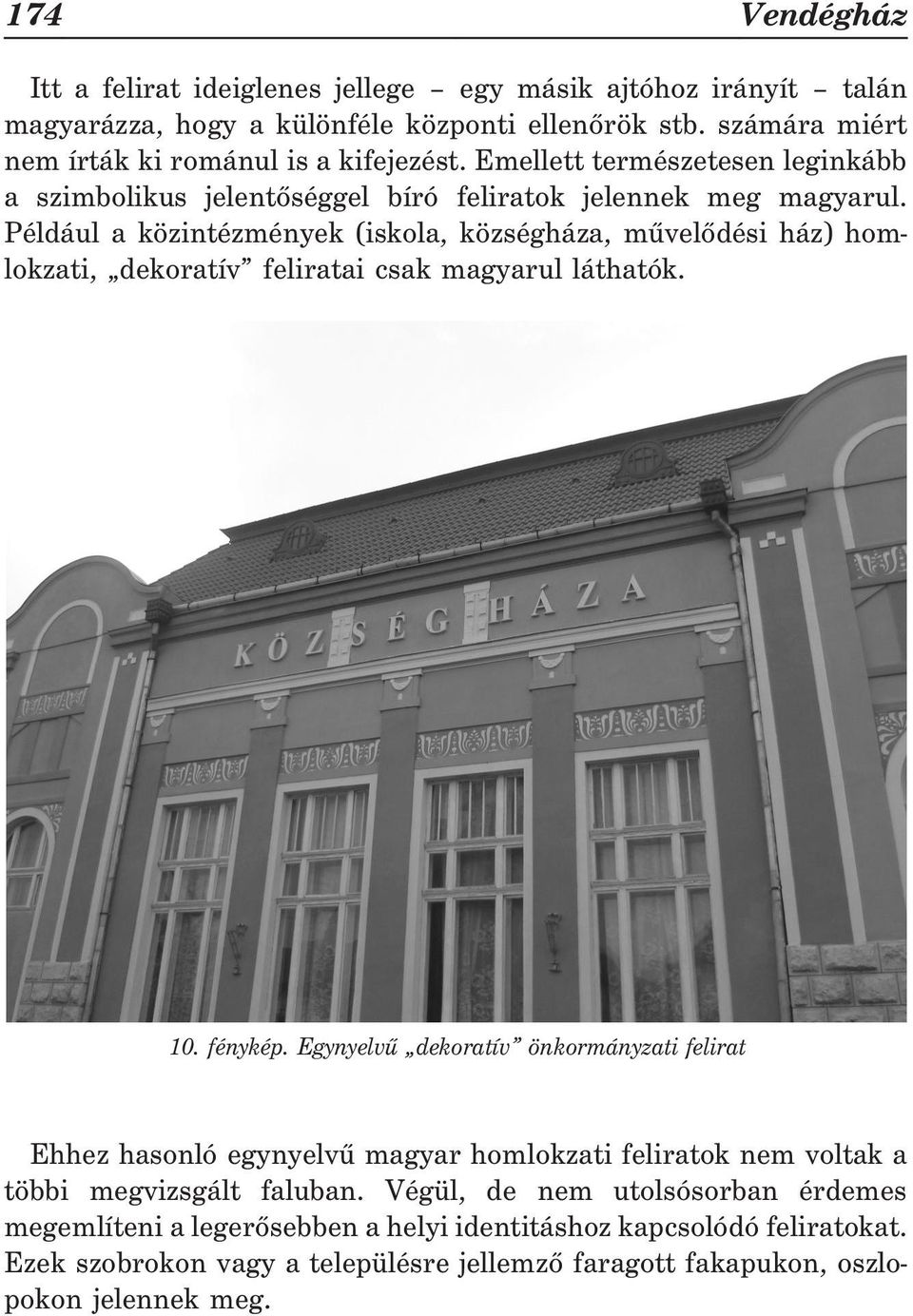 Például a közintézmények (iskola, községháza, mûvelõdési ház) homlokzati, dekoratív feliratai csak magyarul láthatók. 10. fénykép.