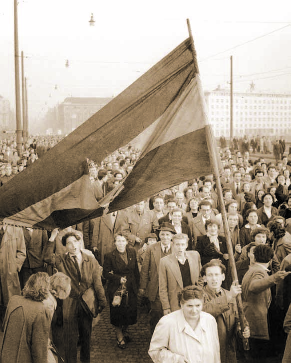 A hazáért mindhalálig 1100 éve 456 457 MAGYARORSZÁGON MINDEN ESZKÖZ BEVETHETŐ 1956 A lengyelországi események 1956-ban több vonatkozásban is hatottak a magyarországi helyzetre.