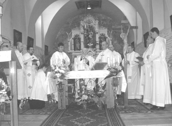 MI ÚJSÁG? 4 IV. évfolyam, 17. szám LENNI MINT JÉZUS Jézusom, a Te szemeddel nézni és látni! A Te figyelmességeddel látni az embereket, a kínokat, a bűnöket, a szenvedőket.