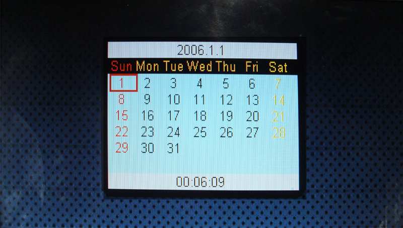 6. ábra: óra megjelenítési módok 7. ábra: óra mód 8. ábra: óra és naptár GYIK: K: Károsítja az LCD kijelzıt, ha hosszú ideig ugyanazt a képet mutatja a készülék? V: Nem.