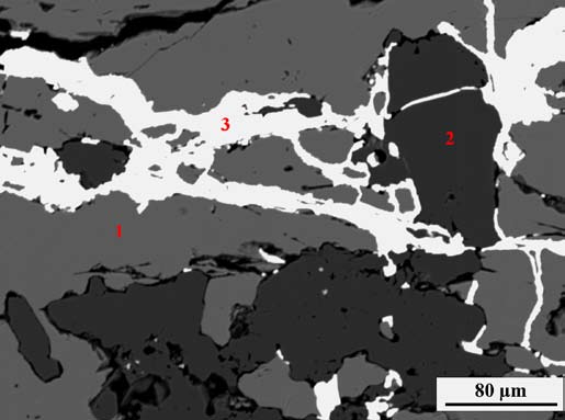 A pátkai Szűzvári-malom fluorit-kvarc-polimetallikus ércesedésének ásványparagenezise (6.1. ábra). Repedések falán fenn-nőtt, hexaéderes kristályai nem voltak ritkák, olykor elérték az 1 3 cm-t is (6.