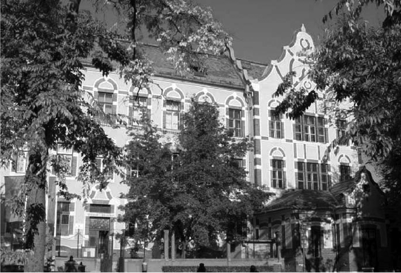 JÓKAI MÓR ÁLTALÁNOS ÉS NÉMET NEMZETISÉGI ISKOLA Jóka Mór Igazgató: Hellnerné Nádor Ildikó Cím: 1125 Budapest, Diana u. 4.
