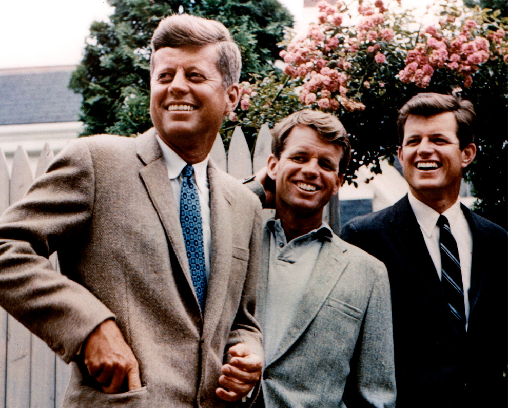 Az újságok ezért gyakran cikkeztek a Kennedy-átokról.