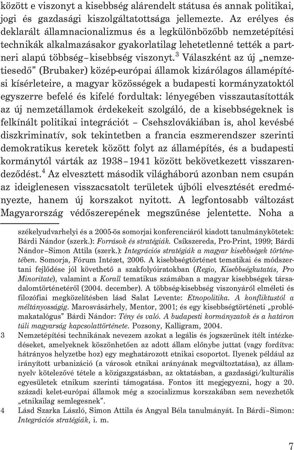 3 Válaszként az új nemzetiesedõ (Brubaker) közép-európai államok kizárólagos államépítési kísérleteire, a magyar közösségek a budapesti kormányzatoktól egyszerre befelé és kifelé fordultak: