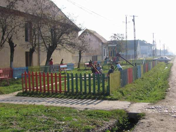 Loc de joaca amenajat Beregsau Mare- Loc de joaca amenajat - comuna Sacalaz - CULTE Biserici, manastiri si alte lacase de cult: - Biserici ortodoxe = 3: Sacalaz, Beregsau Mare si Beregsau Mic; -