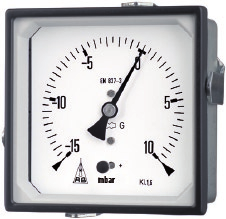 Speciális nyomásmérő Special Pressure Gauges Speciális Négyszögletes nyomásmérő Square Gauges Folyamat nyomásmérő 4½" Process Gauges 4½" ház Horganyzott acél robosztus műanyag gyűrű keskeny elülső