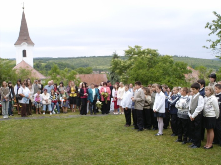 ANYAKÖNYVI HÍREK Újszülöttek: Őszi Barnabás 2009. május 29. Bratkovics Máté Bence 2009. június 15. Kiválóságaink Kitűnő és jeles általános és középiskolásaink Orgoványi Melinda 4.o. Czeba Péter 5.o. Bratkovics Gergő 5.