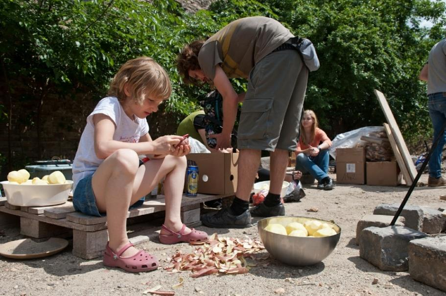 Fenntarthatóság Hosszú távú szemlélet támogató kapcsolatok, bizalom kezdetben sok közösségfejlesztő munka és program szükséges, főleg esténként és