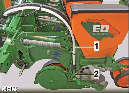 Felépítés és működés 5.2 Kijuttatás ED-vel A növényvédőszer a szállító tömlőkön (1) keresztül jut el a kifolyó nyílás (2). 9. ábra 5.