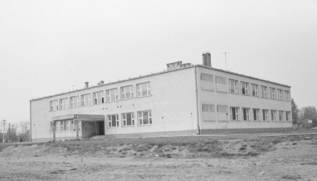 1973 A Borsodszirák felé vezető út jobb oldalán ebben az évben készült el a termelőszövetkezet tejüzeme. Ma vállalkozói telephely és irodaház. 1973 A Lenin (ma István király útja) 58.