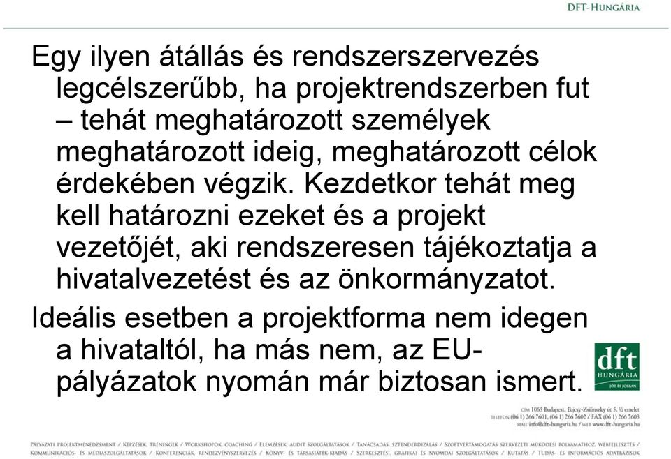 Kezdetkor tehát meg kell határozni ezeket és a projekt vezetőjét, aki rendszeresen tájékoztatja a