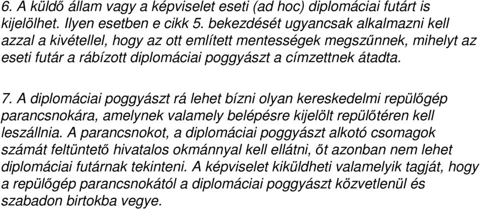 A diplomáciai poggyászt rá lehet bízni olyan kereskedelmi repülőgép parancsnokára, amelynek valamely belépésre kijelölt repülőtéren kell leszállnia.