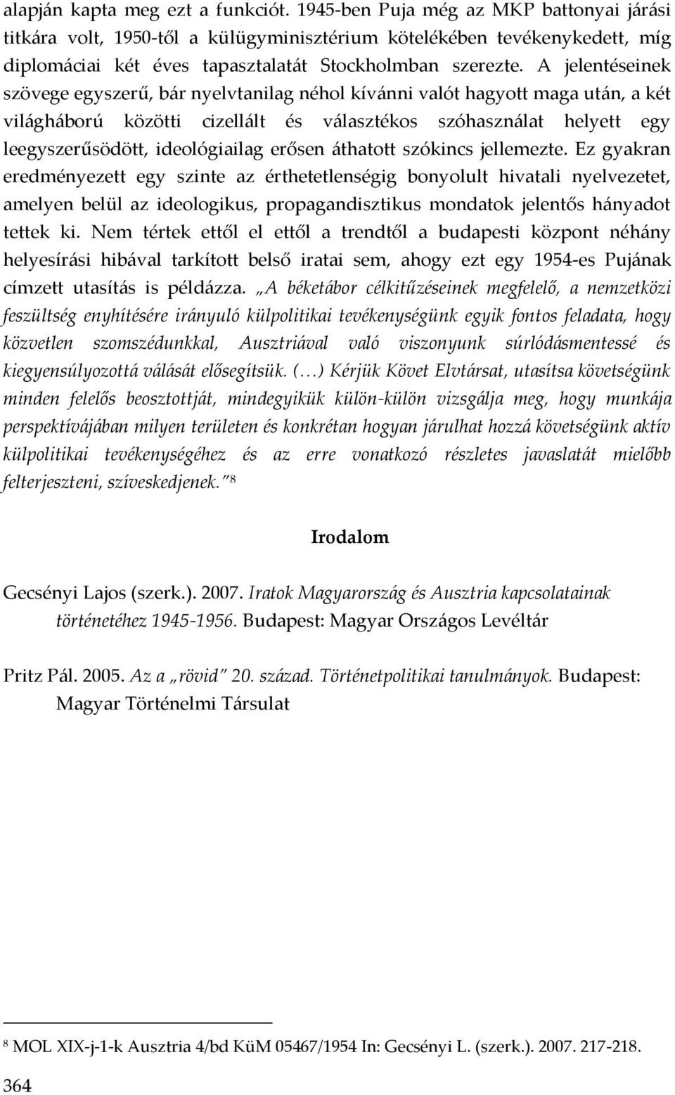 A jelentéseinek szövege egyszerű, bár nyelvtanilag néhol kívánni valót hagyott maga után, a két világháború közötti cizellált és választékos szóhasználat helyett egy leegyszerűsödött, ideológiailag