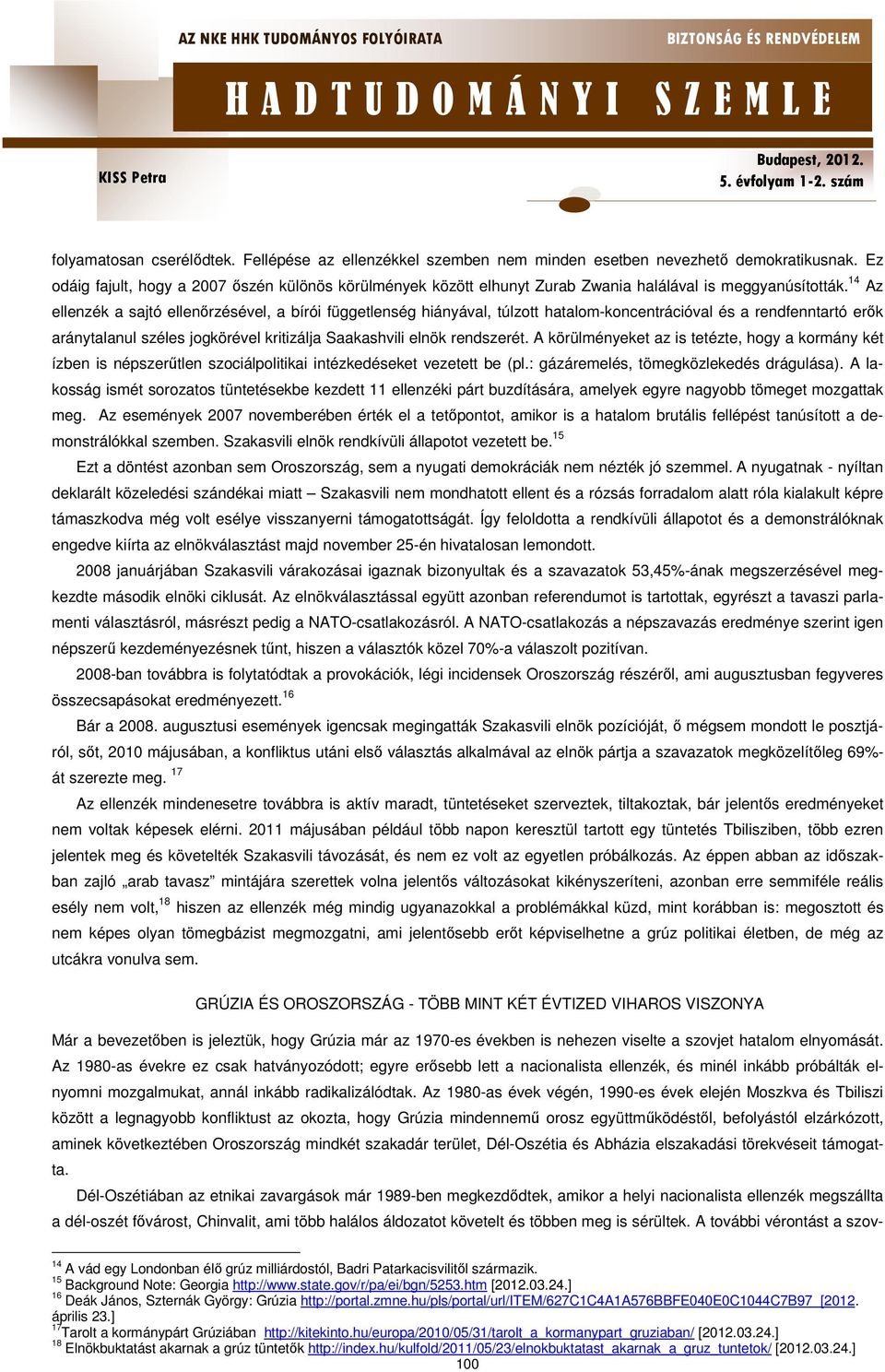 14 Az ellenzék a sajtó ellenőrzésével, a bírói függetlenség hiányával, túlzott hatalom-koncentrációval és a rendfenntartó erők aránytalanul széles jogkörével kritizálja Saakashvili elnök rendszerét.