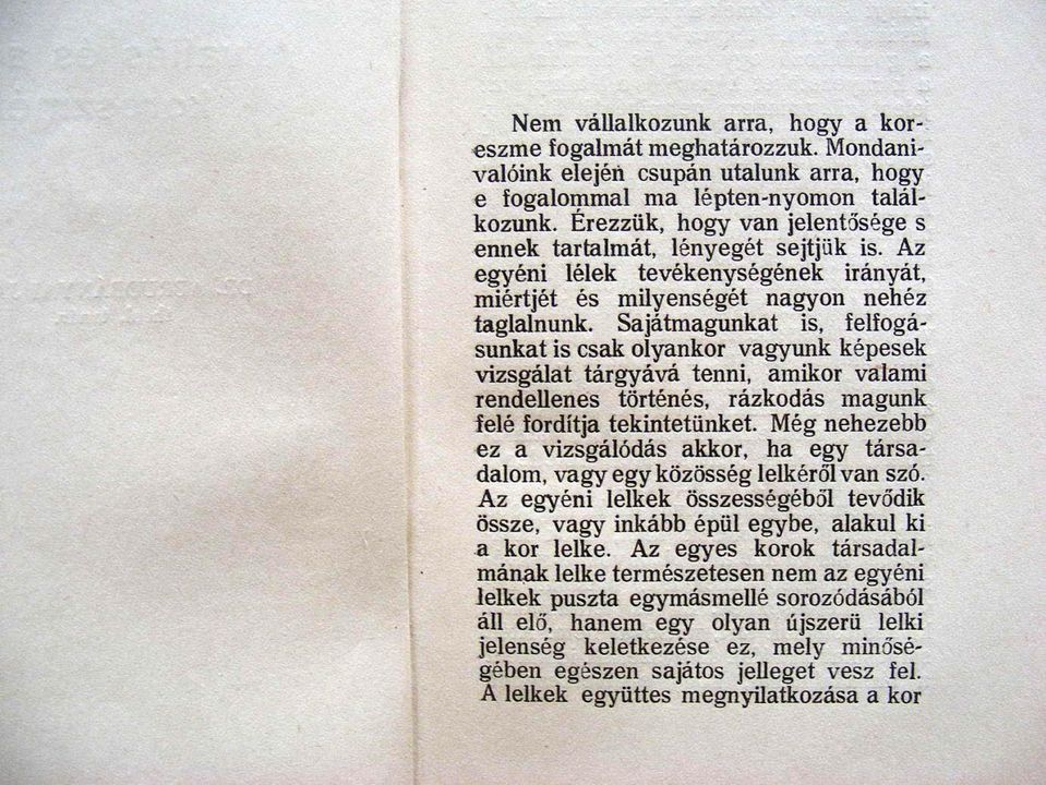 Sajátmagunkat is, felfogásunkat is csak olyankor vagyunk képesek vizsgálat tárgyává tenni, amikor valami rendellenes történés, rázkodás magunk felé fordítja fekintetünket.