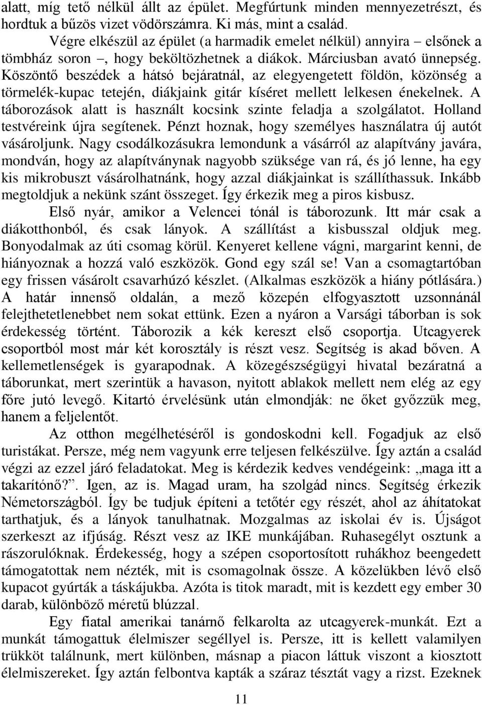 Köszöntő beszédek a hátsó bejáratnál, az elegyengetett földön, közönség a törmelék-kupac tetején, diákjaink gitár kíséret mellett lelkesen énekelnek.