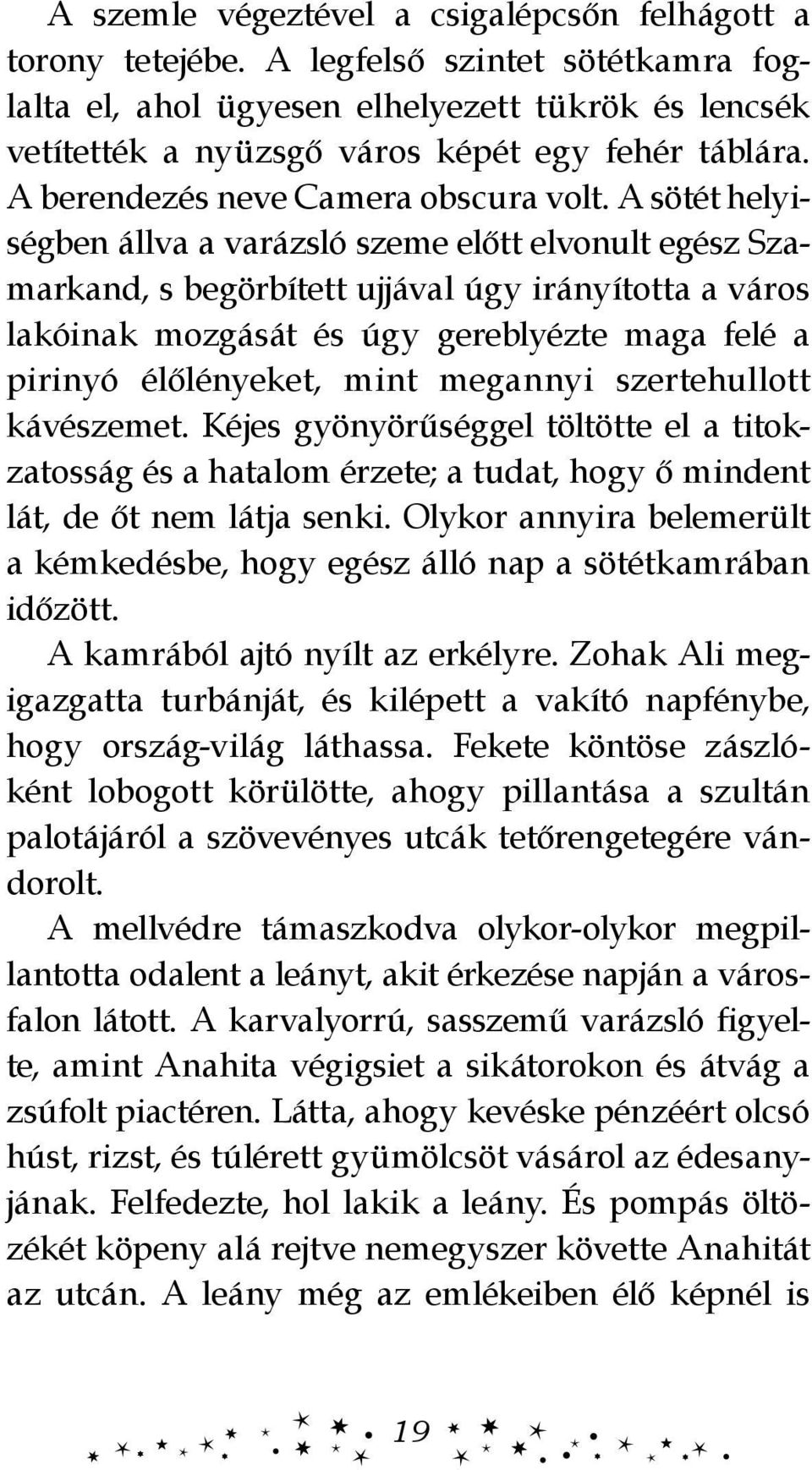 A sötét helyiségben áll va a varázsló szeme előtt elvonult egész Szamarkand, s begörbített ujjával úgy irányította a város lakóinak mozgását és úgy gereblyézte maga felé a piri nyó élő lényeket, mint