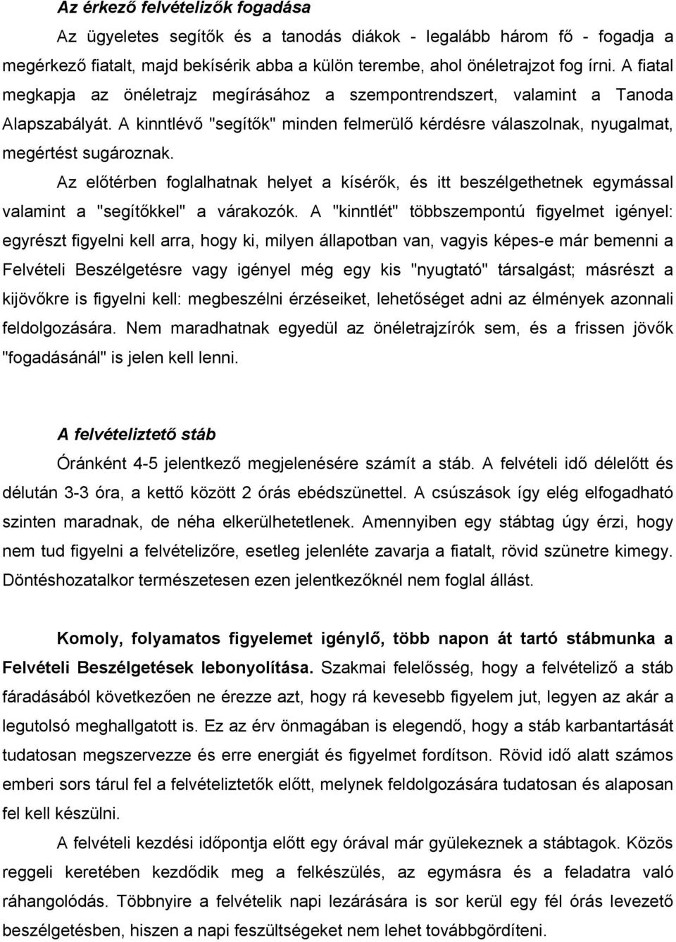 Az előtérben foglalhatnak helyet a kísérők, és itt beszélgethetnek egymással valamint a "segítőkkel" a várakozók.