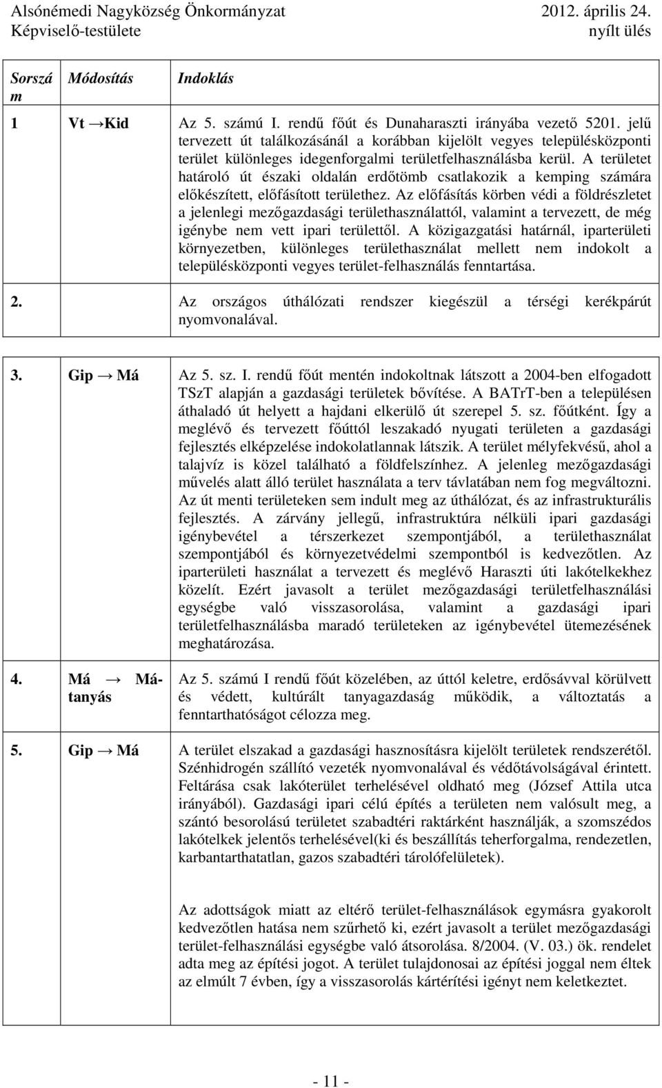 A területet határoló út északi oldalán erdıtömb csatlakozik a kemping számára elıkészített, elıfásított területhez.