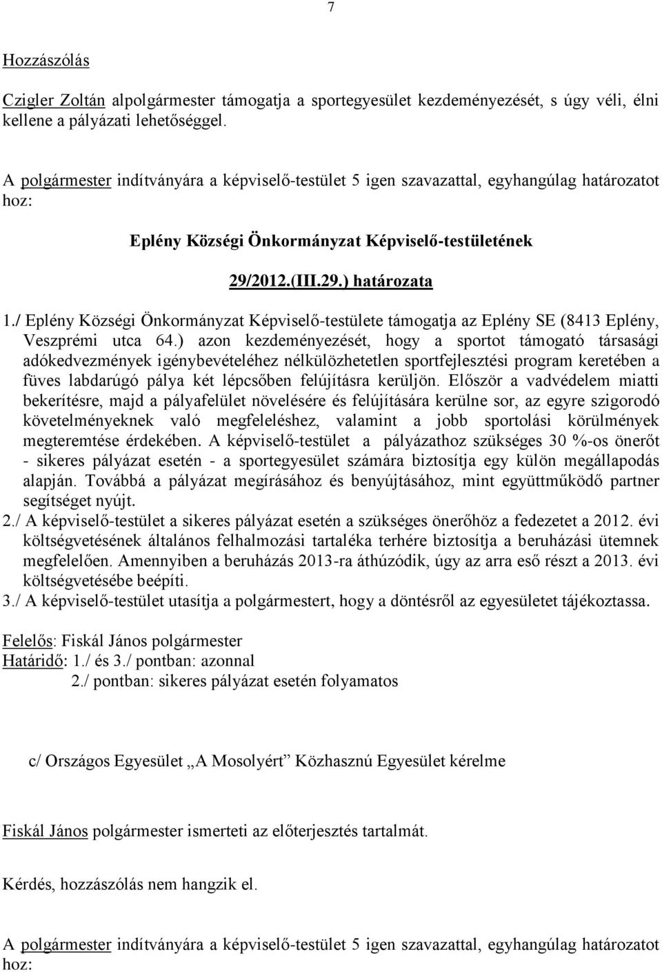 ) azon kezdeményezését, hogy a sportot támogató társasági adókedvezmények igénybevételéhez nélkülözhetetlen sportfejlesztési program keretében a füves labdarúgó pálya két lépcsőben felújításra