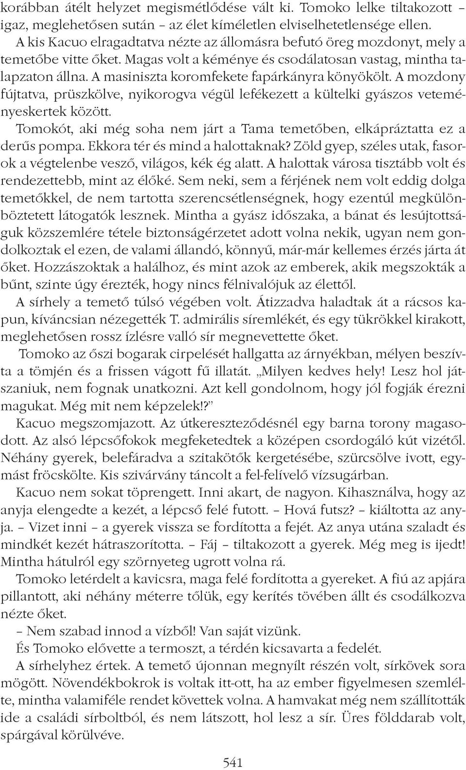 A masiniszta koromfekete fapárkányra könyökölt. A mozdony fújtatva, prüszkölve, nyikorogva végül lefékezett a kültelki gyászos veteményeskertek között.