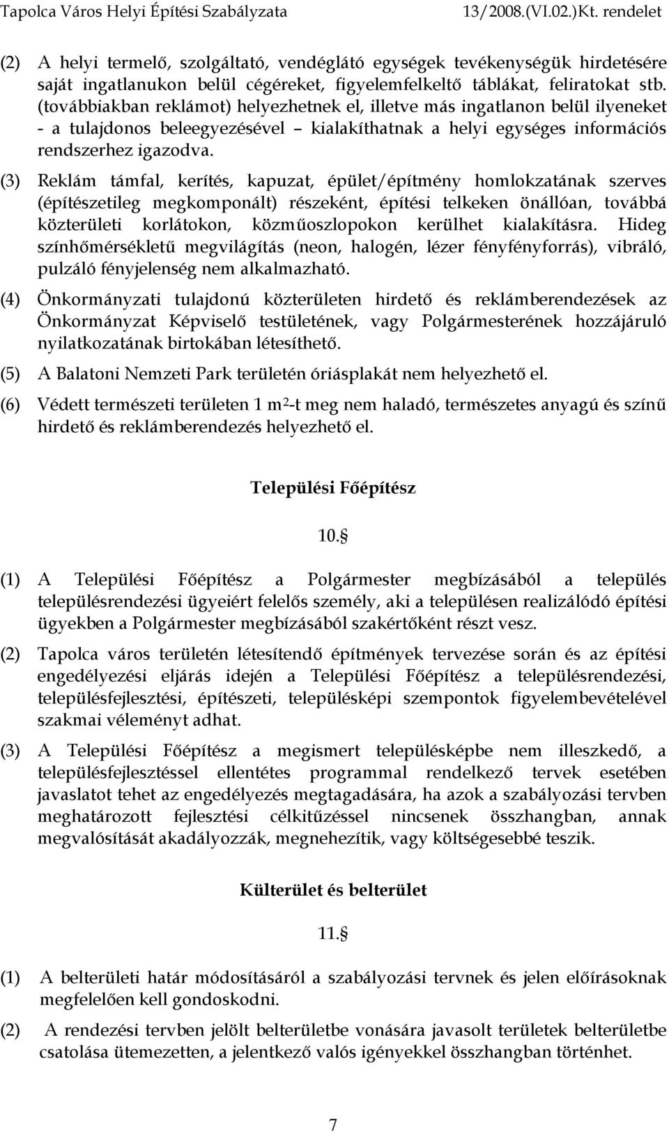 (3) Reklám támfal, kerítés, kapuzat, épület/építmény homlokzatának szerves (építészetileg megkomponált) részeként, építési telkeken önállóan, továbbá közterületi korlátokon, közműoszlopokon kerülhet