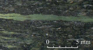 JADEITIT (Na-piroxenit, Jade-kő) Uralkodóan (>90%) Na-piroxénből (jadeit, Fe-jadeit, Mg- vagy Fe-omfacit) áll Típusok (XRD és kémiai összetétel alapján): Jadeitit (Na-piroxén: jadeit) Omfacitit