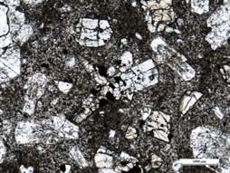 Fehér kő Viszonylag gyakori Fehér, nagyon finomszemcsés Kaptafa alakú és lapos vésőbalták Változó keménység és összetétel Változatok: Nagy Mg-tartalom magnezites kovapala Nagy Si-tartalom kovás