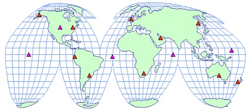 Dr. Busics György GNSS alaprendszerek 2-4. ábra. A GPS vezérlő alrendszere 2009-ben A GPS vonatkoztatási rendszere a WGS84 földi vonatkoztatási rendszer (bővebben erről a 6.