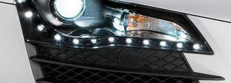 Audi R8 fényszóró Nappali fény: 24 Osram Adv, Power TOP LED Tompított: 4-chipes Lumileds Luxeon sor +