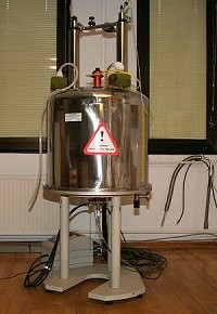 A legjobb LA-hozamot (31,4%) elérő minta NMR spektruma 14 Jul-12 R.N.15 1H PRTN Bruker Avance-25 NMR spektrométer 1 1 9 8 7 5 4 -.