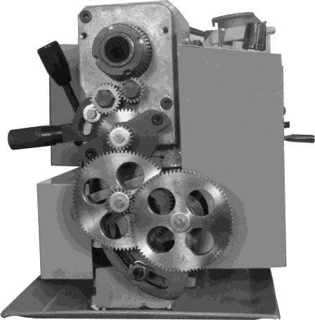Ez a kompakt és univerzális eszterga, különböző anyagok, acél, öntvény és műanyagok esztergálására alkalmas 140 mm külső Ø és 300 mm hosszúságig.