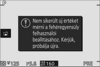 3 Mérje meg a fehéregyensúlyt. Villogó L jelzés jelenik meg, ha a fényképezőgép készen áll a fehéregyensúly mérésére.