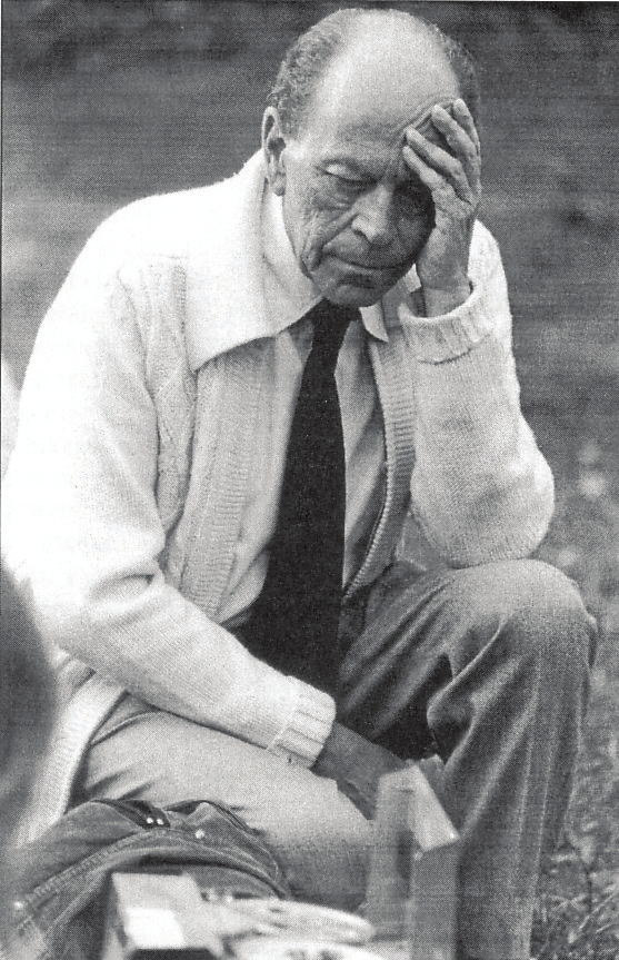S O R S O K É S S O R S F O R D U L Ó K 19 7. Mit mond a hangszóró? Örkény István író (1912 1979) viharos időket élt meg.