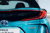 A vadonatúj Prius Plug-in használatához nincs szükség különleges töltőberendezésre, hiszen az akkumulátor egy szokványos otthoni konnektorról is feltölthető.