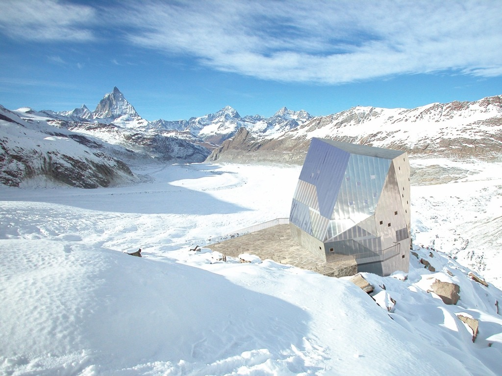 Talált hely újratöltve AUTONÓM HÁZ a függetlenség kérdése a városi környezetben solar decathlon BME monte rosa hut ETH A tájban megjelenő, elszigetelt, önellátó ház csak egyedi elhelyezkedésű