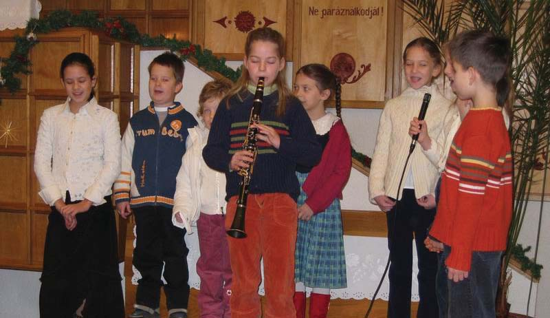 A DEBRECEN-NAGYERDEI REFORMÁTUS EGYHÁZKÖZSÉG LAPJA 2008/01 Fél 11-es gyermekórások karácsonyi műsora Fél 9-es istentisztelet