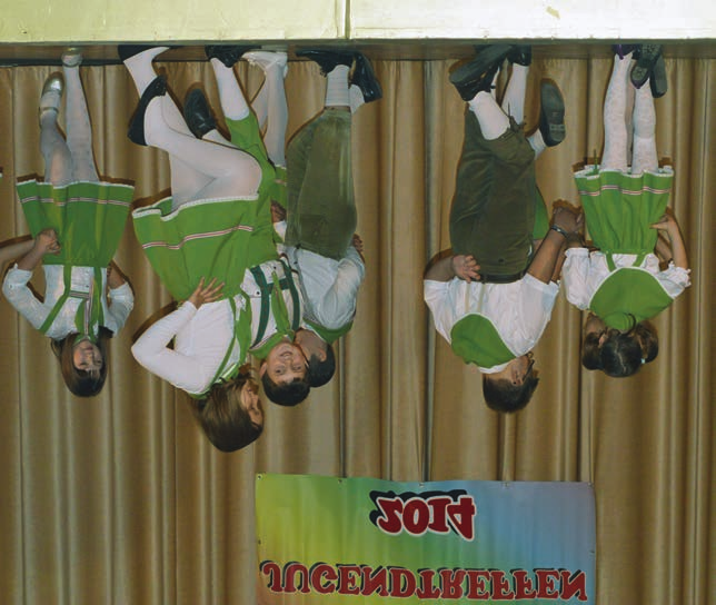 Nr. 10. - Oktober 2014 Seite 5 Traubenfest in Mühlpetri Gedenktafel für H.C. Hans Rösch Das traditionelle Traubenfest fand dieses Jahr am 14. September in Mühlpetri/Petreu statt.