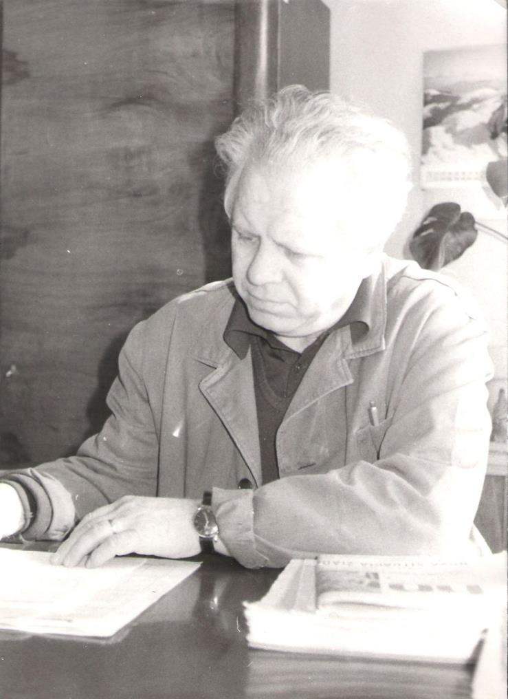 A fénykép keletkezésének éve: Munka közben Pozsony n.a. Cséplő Ferenc 1958-ban beajánlottak főkönyvelőnek egy autójavító üzembe - a Csehszlovák autójavító cégbe.