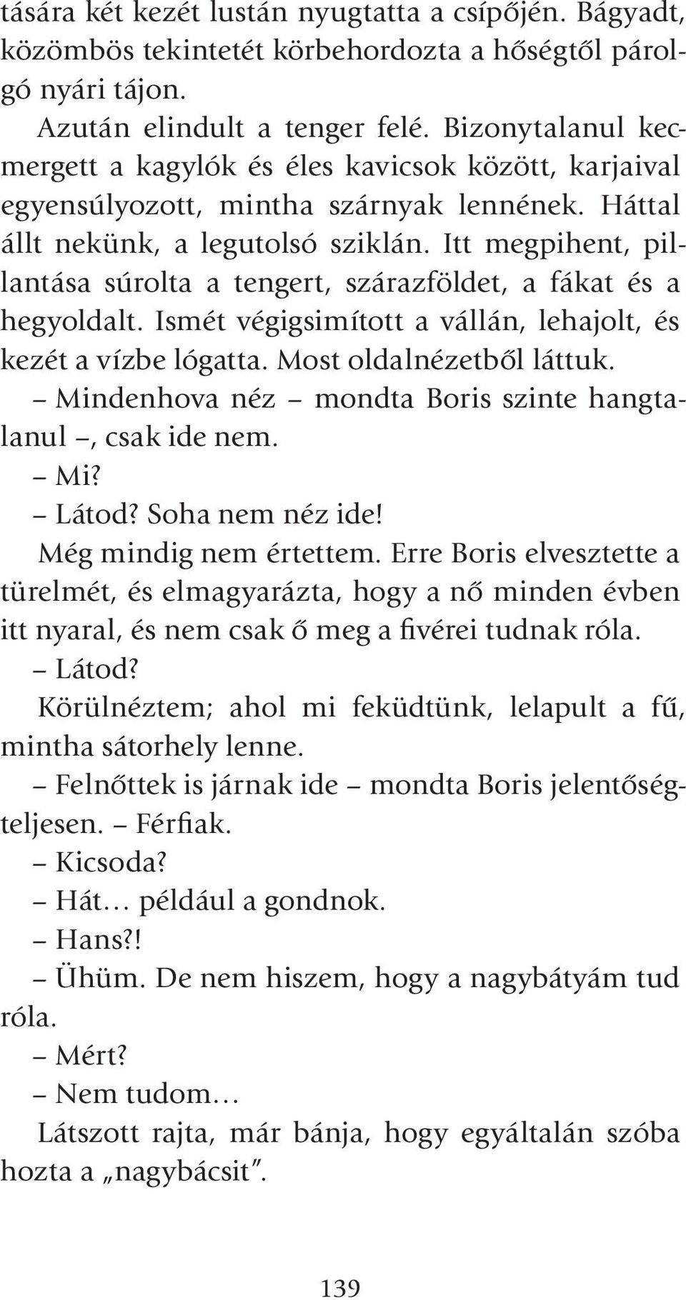 Itt megpihent, pillantása súrolta a tengert, szárazföldet, a fákat és a hegyoldalt. Ismét végigsimított a vállán, lehajolt, és kezét a vízbe lógatta. Most oldalnézetbôl láttuk.