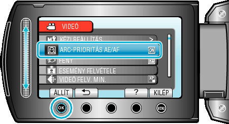 Menü beállítások ARC-PRIORITÁS AE/AF Detektálja az arcokat és automatikusan állítja a fényerőt és a fókuszt Beállítás Részletek FÉNY (GZ-HM335/GZ-HM334/GZ-HM330) Ki- és bekapcsolja a fényt Beállítás