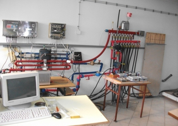 2. Alkalmazott módszerek Kutatómunkám során a hőszivattyús rendszerek teljeskörű számítógépes modellezésének megvalósításához laboratóriumi, illetve üzemi kísérleteket végeztem, a hűtőközeg és a