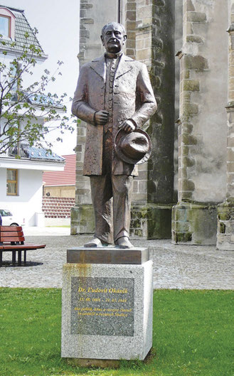 ĽUDIA A DOBA Socha Ľudovíta