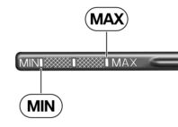 8 84 Amennyiben az olajszint a MAX jelzés fölött van: Az olajszintet állíttassa be szakszervizben, a legcélszerűbb, ha BMW Motorrad Márkaszervizhez fordul.
