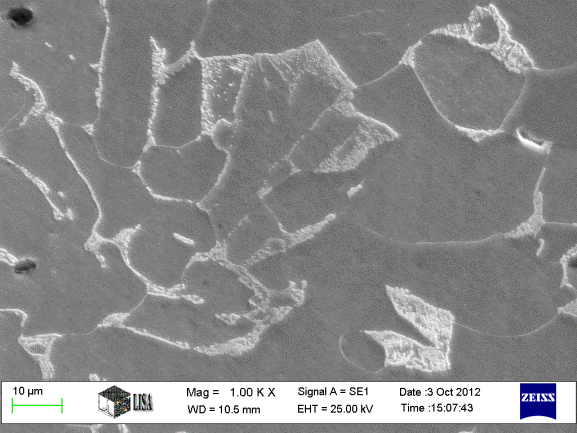 127. kép 128. kép A minta középső rétegéről (B-D) készült elektronmikroszkópos képeken tisztán ferrites szövetszerkezet látható.